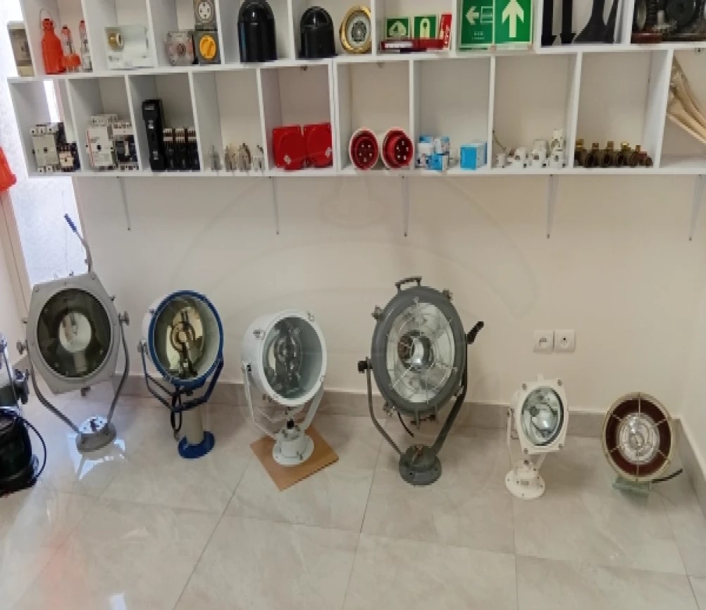 انواع نور افکن ، پرژکتور و سرچ لایت و فلود لایت دریایی